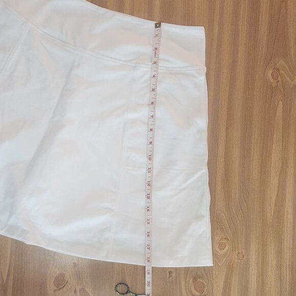 Wicked White Skort with Pockets Size Medium - Picture 10 of 11